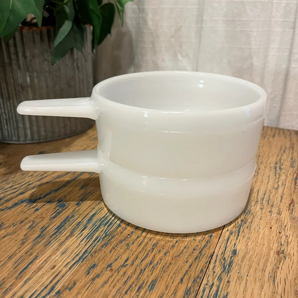 2x Vintage 1960s Jeannette Glasbake oven dish in white milk glass,